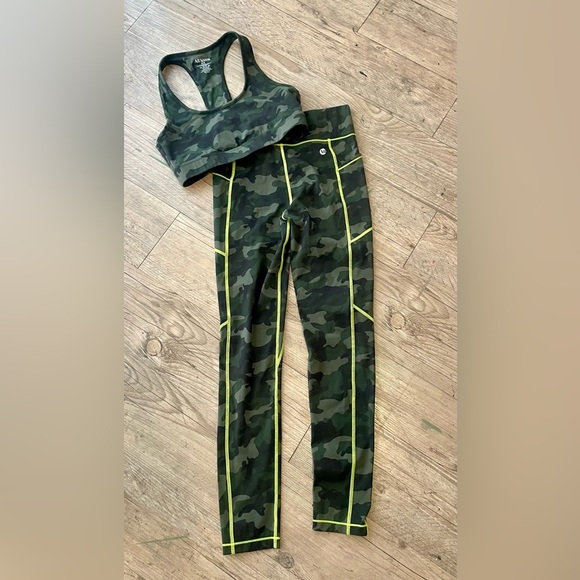All Access Front Row Bra (M) and Leggings (S) in Olive Camo Set EUC - Picture 10 of 11